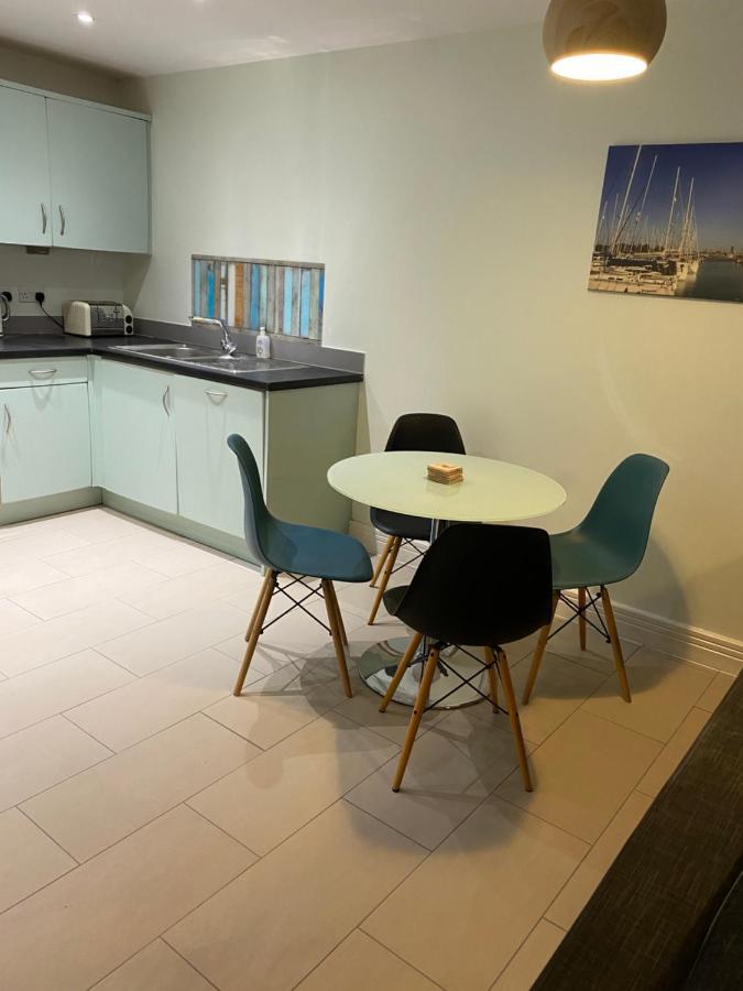 Stunning Marina Apartment Gosport Portsmouth Exterior foto