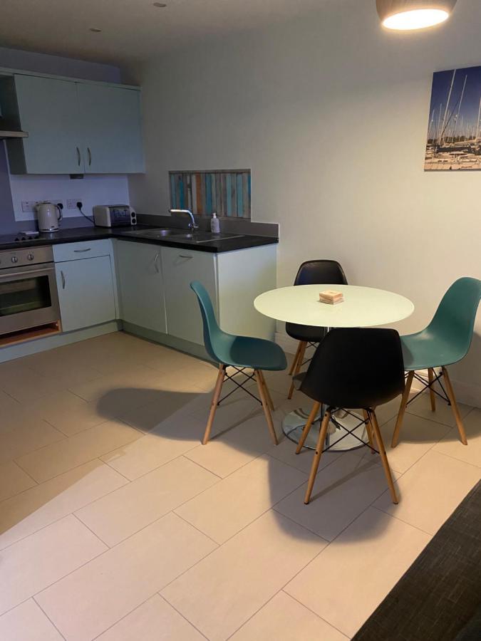Stunning Marina Apartment Gosport Portsmouth Exterior foto