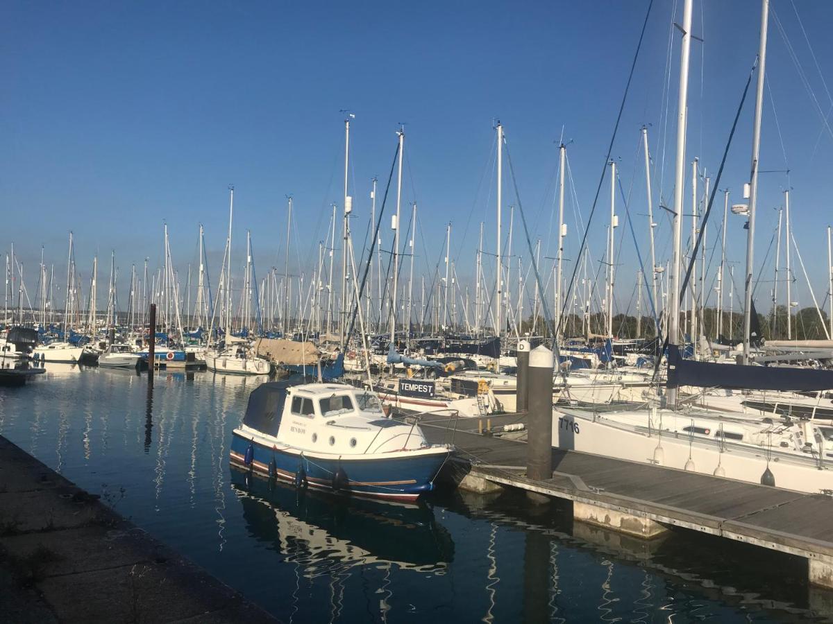 Stunning Marina Apartment Gosport Portsmouth Exterior foto