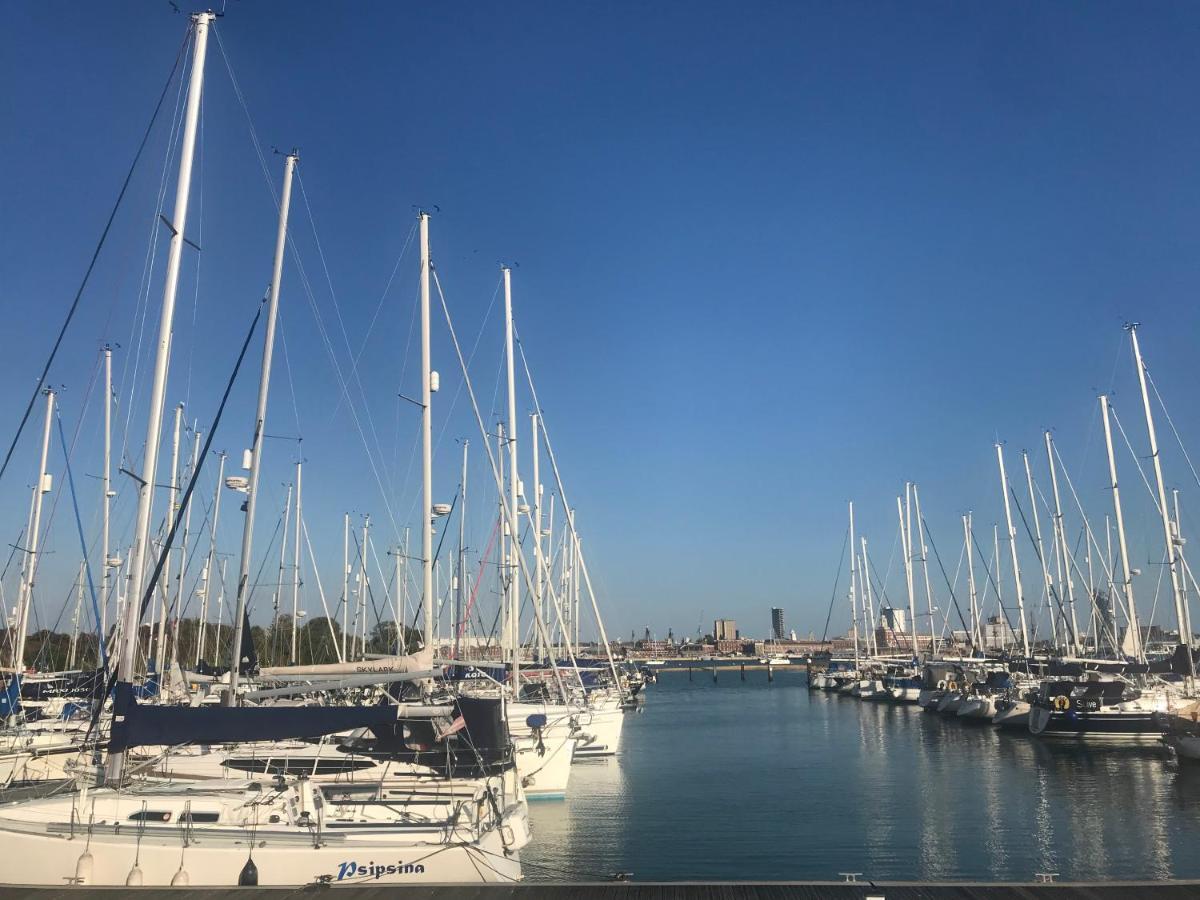 Stunning Marina Apartment Gosport Portsmouth Exterior foto